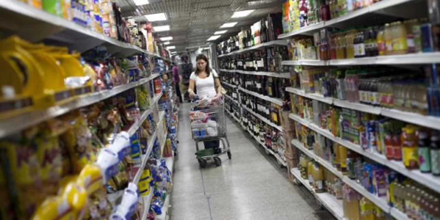 IVA. El gobierno busca alternativas para evitar el impacto en los precios de lo alimentos.