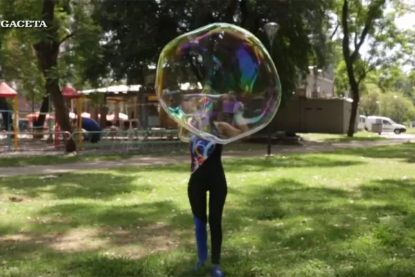 Qué te parece esta movida: una artista propone cambiar pirotecnia por burbujas