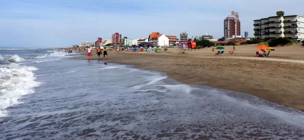 ARENA, SOL Y MAR. La Costa se viste de fiesta para recibir a los turistas.  