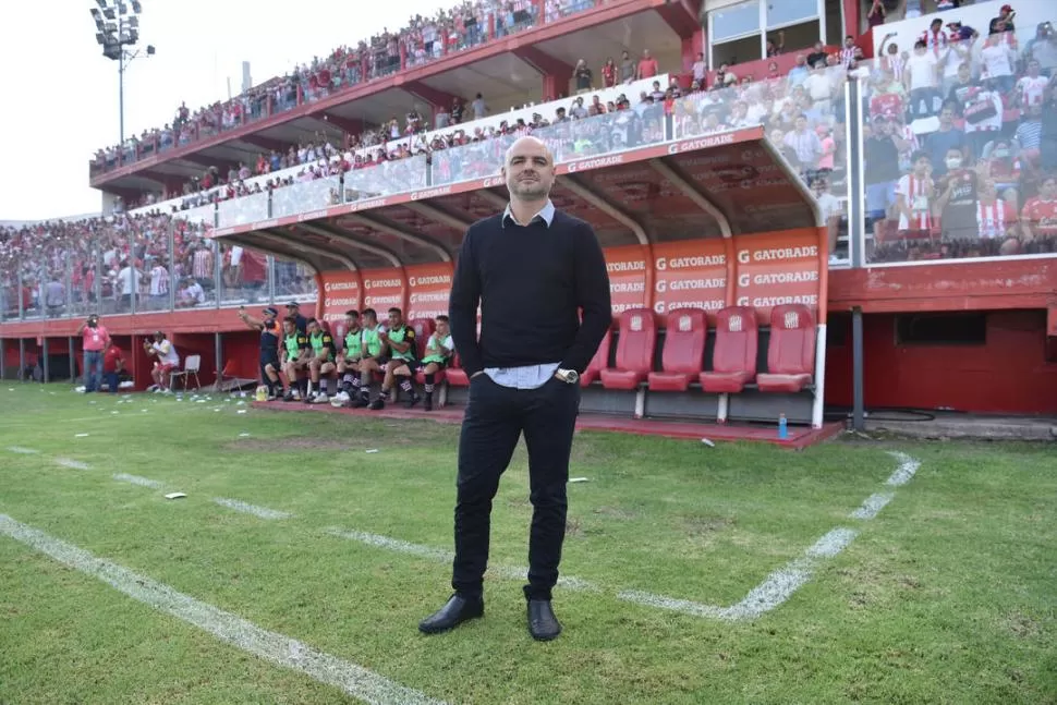 TRANQUILIDAD. El DT está convencido de que el plantel puede potenciar su nivel. ¿Seguirá usando el pulover en verano? la gaceta / foto de franco vera (archivo)