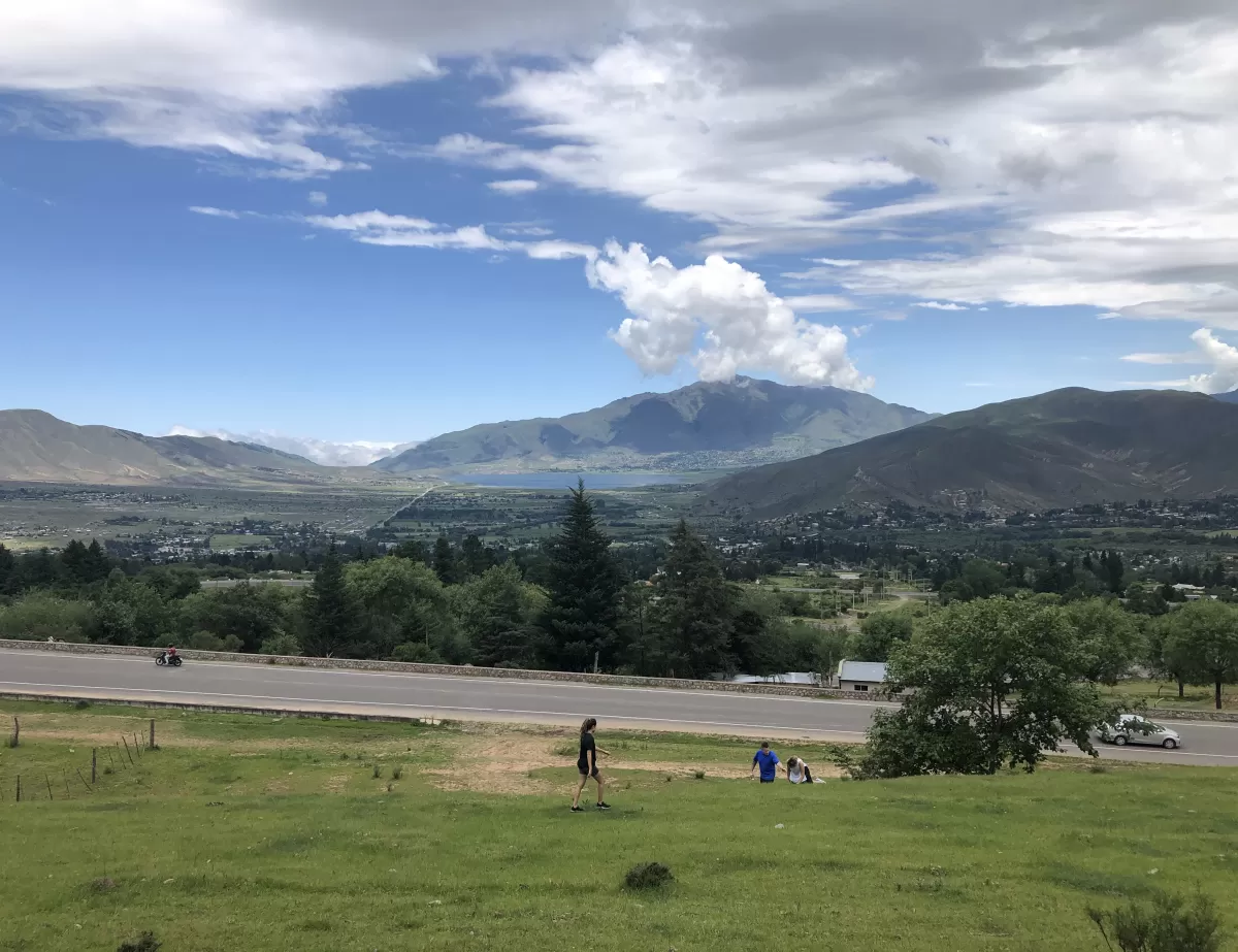 IMPONENTES. El valle y los cerros atrapan con su su tranquilidad y su belleza. Por eso, los hoteleros lamentan que haya tanto desorden en la villa. 