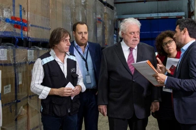 Liberan millones de dosis de vacunas