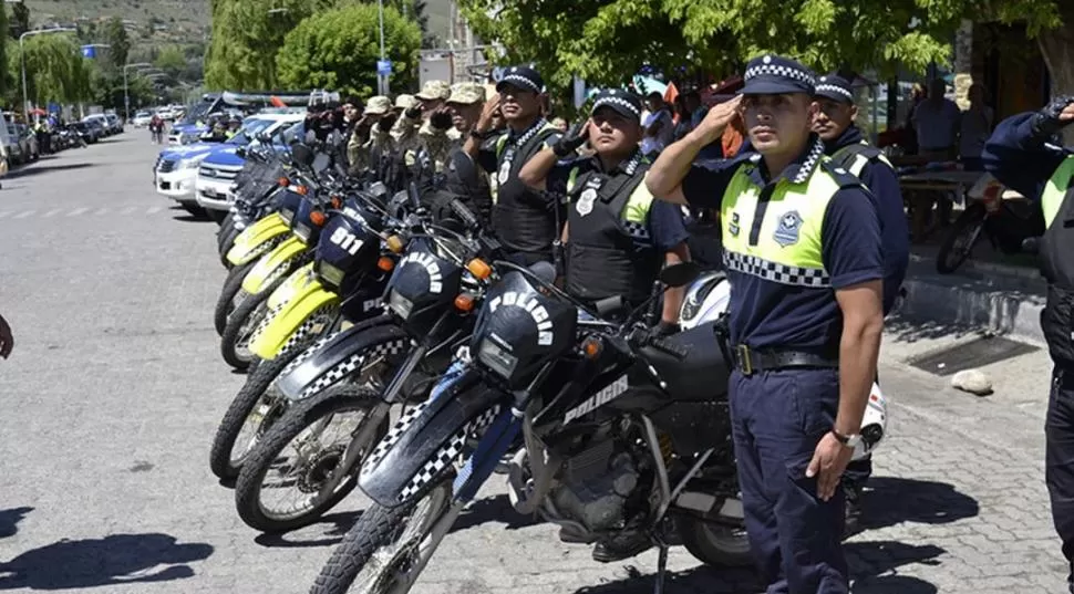EN TAFÍ DEL VALLE. Autoridades del Ministerio de Seguridad y de la Policía encabezaron ayer la presentación. secretaría de estado de comunicación pública