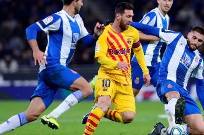 Messi empezó mal y Agüero volvió a celebrar