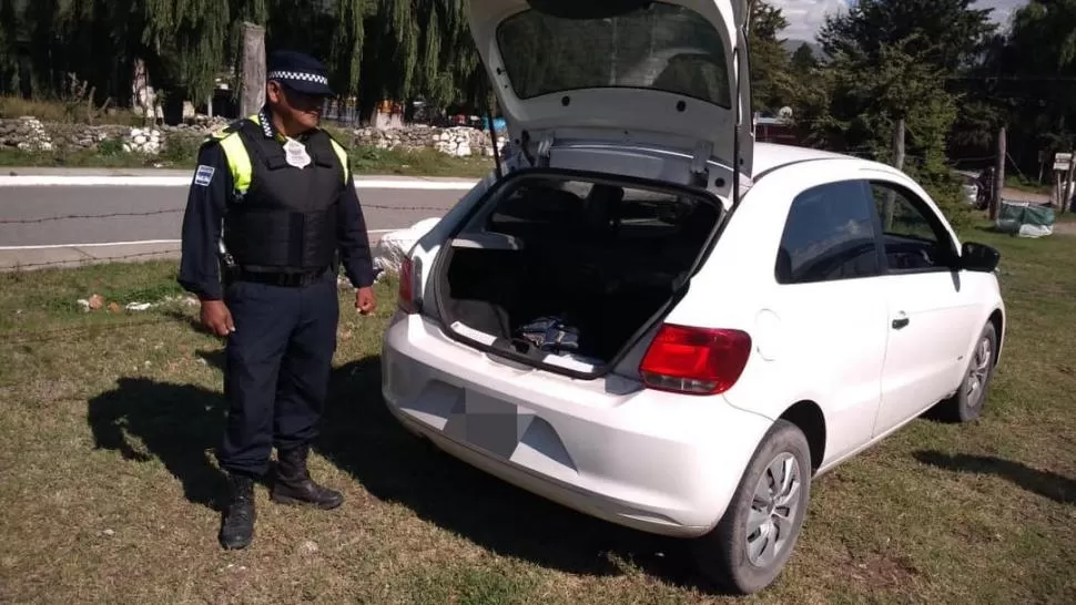 PEDIDO DE CAPTURA. En La Angostura secuestraron un vehículo robado.  
