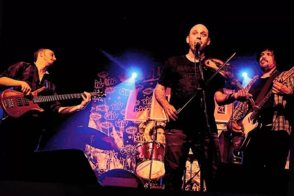 INDEPENDIENTE. Schmidt mantiene un contacto fluido con el público. 