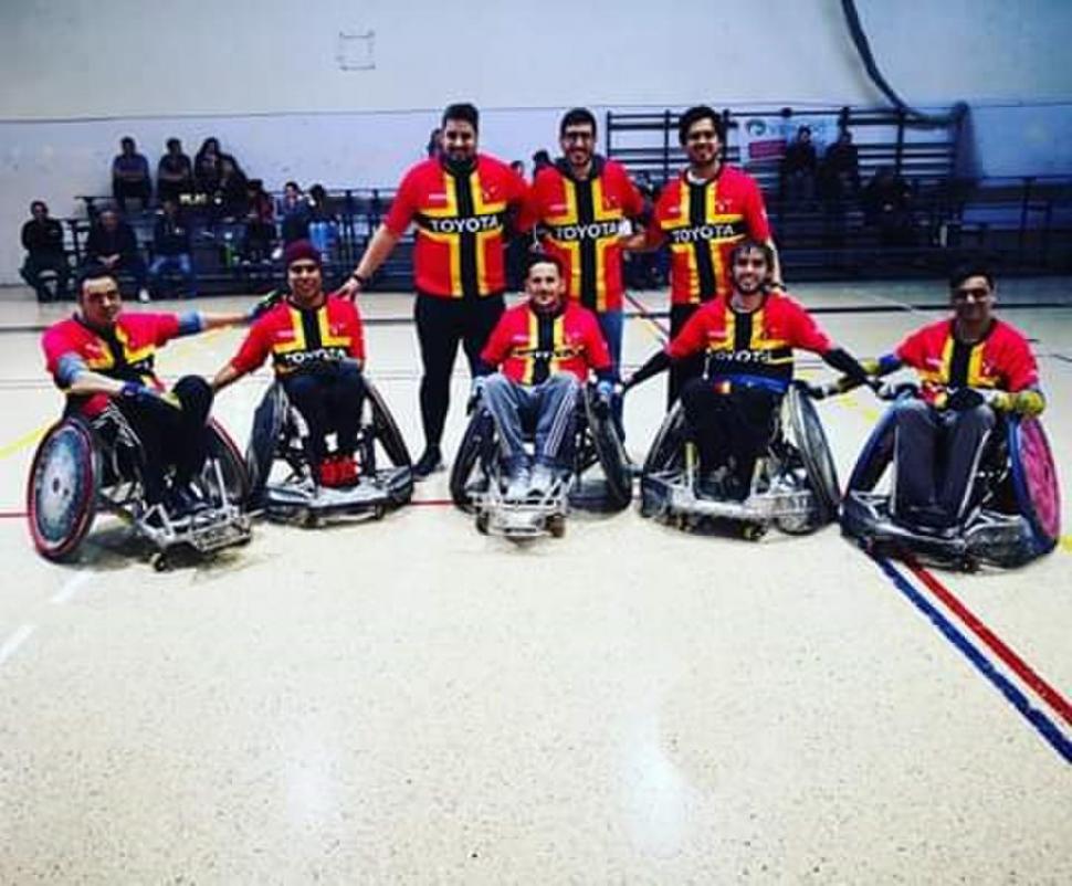 EN VENADO TUERTO. Al no tener camisetas, Cardenales les prestó un juego. 