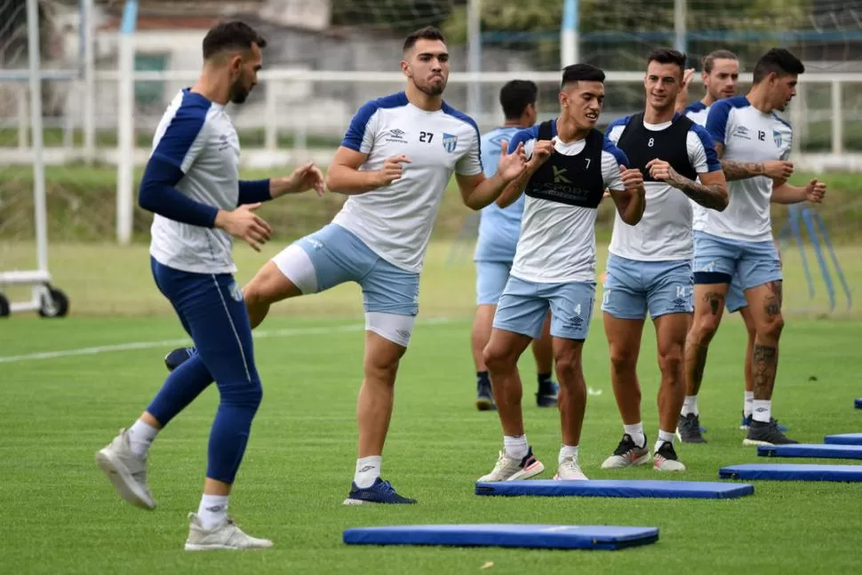 TRABAJO. Sánchez, Pizzicannella, Cuello, Lotti, Heredia y Melano en el ensayo.  