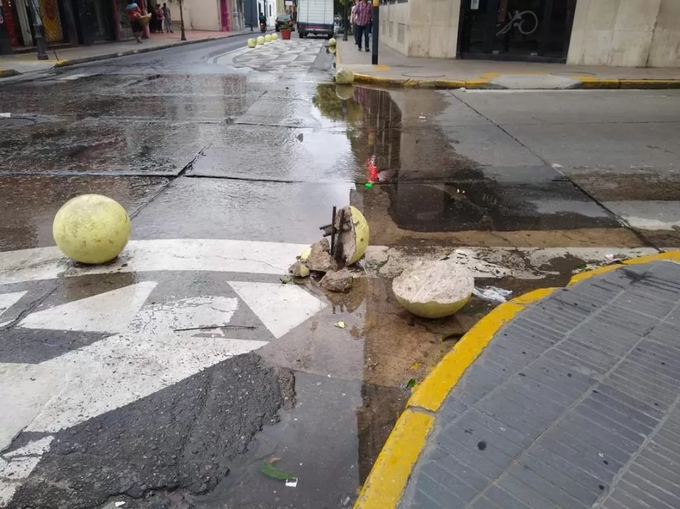 Un hecho vandálico más en una semipeatonal del centro y van...