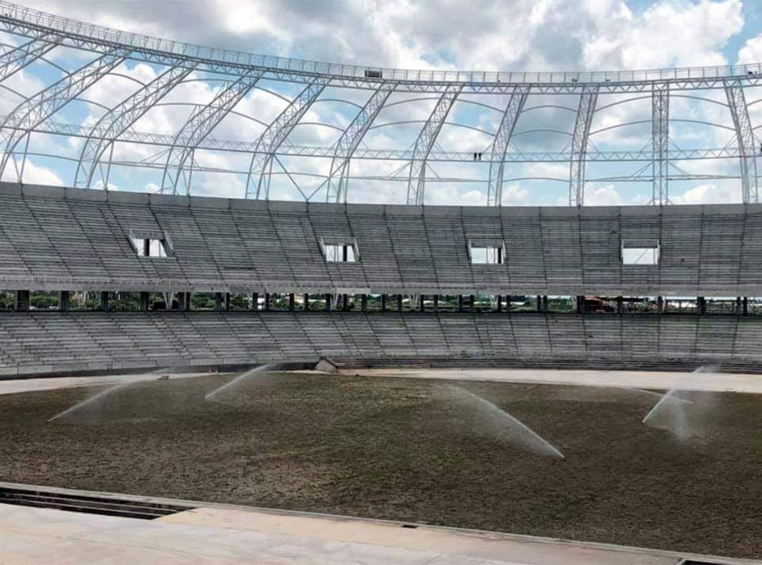 Comenzaron los trabajos en el campo de juego del estadio. FOTO TOMADA DE TWITTER.COM/LLRRODRIGUEZ