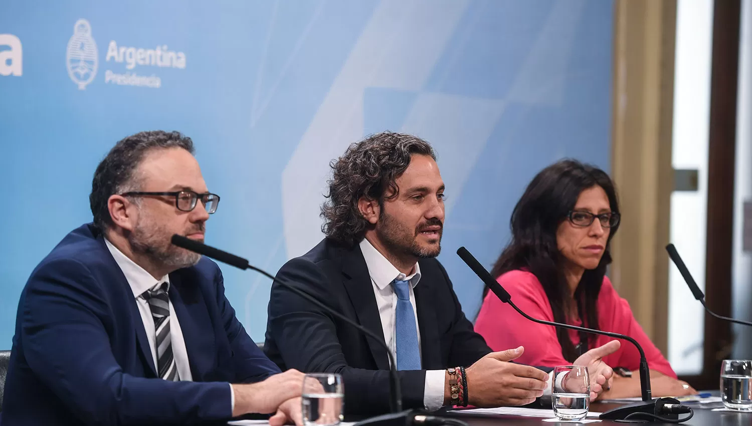 Kulfas, junto a Santiago Cafiero y Paula Español durante el relanzamiento del programa. TÉLAM 