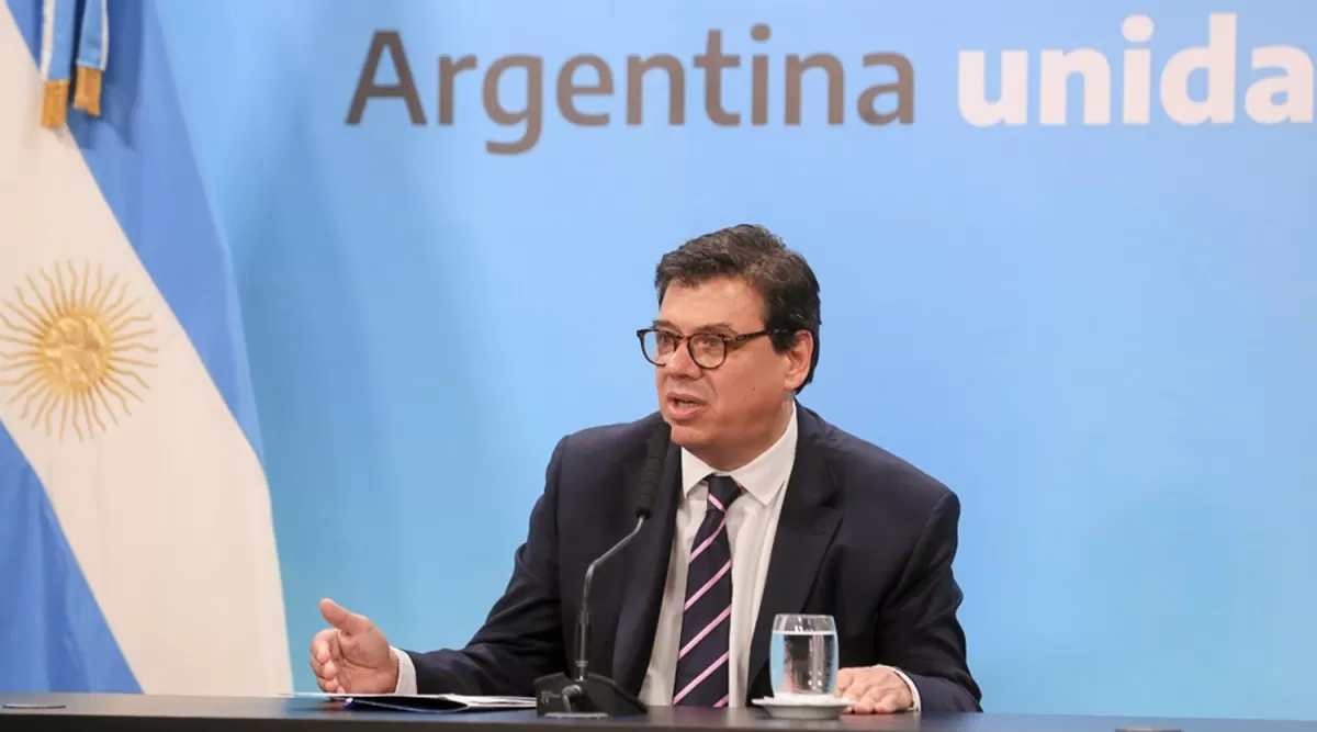 Aumento a estatales: falta firmar el decreto
