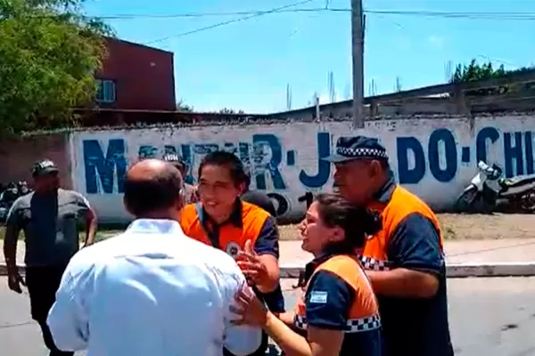 Gobernador, no nos abandone, somos 60 familias, suplicó, llorando, una vigía de Alderetes