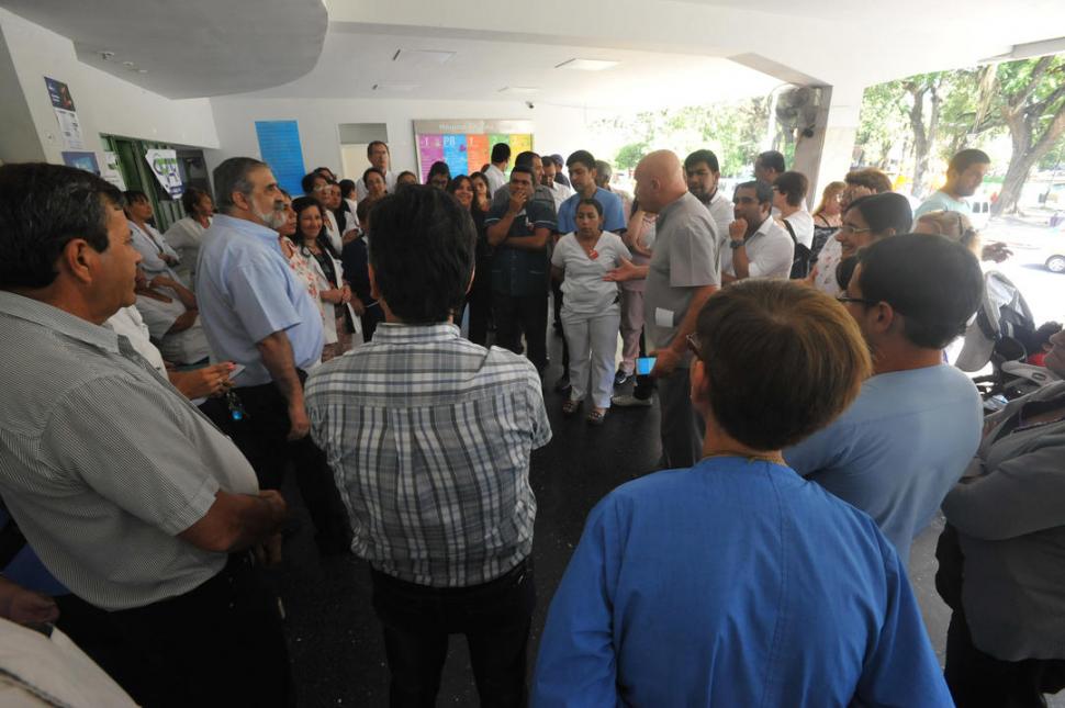 VARIAS ASAMBLEAS. Los trabajadores se reunieron en el Hospital de Niños. 