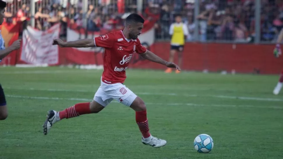 FUNDAMENTALES. Abel Luciatti (foto) y Emiliano Amor fueron claves en la “muralla” defensiva que construyó San Martín durante la primera parte del torneo. foto de archivo