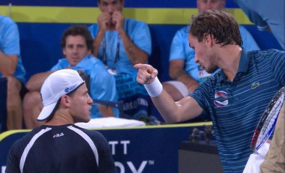 RECLAMOS. Medvedev le recrimina a Schwarztman por el festejo del equipo argentino en un quiebre. “Peque” también tuvo reparos y lo llamó “bobo”. captura de video