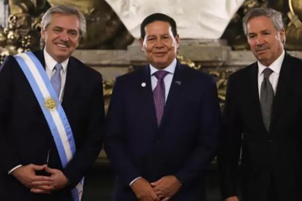 Felipe Solá viaja a Brasil para reunirse con el canciller Araújo en busca de puntos de acercamientos