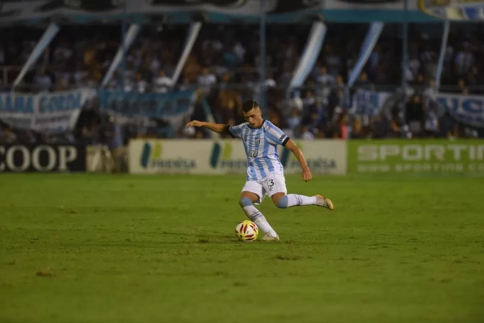 POR AHORA SIGUE. Risso Patrón fue sondeado por un equipo uruguayo. Pero no llegó ninguna oferta formal al “Decano”. la gaceta / foto de diego aráoz (archivo)