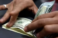 El dólar cerró a $62,96 y el Banco Central debió vender para abastecer la demanda