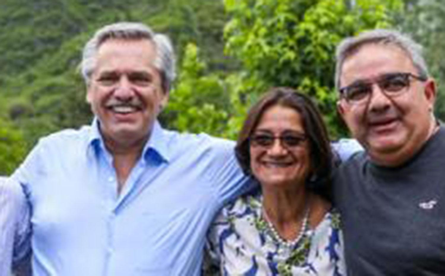 CON ALBERTO. Lucía Corpacci, madre de Francisco Mercado, junto al presidente.