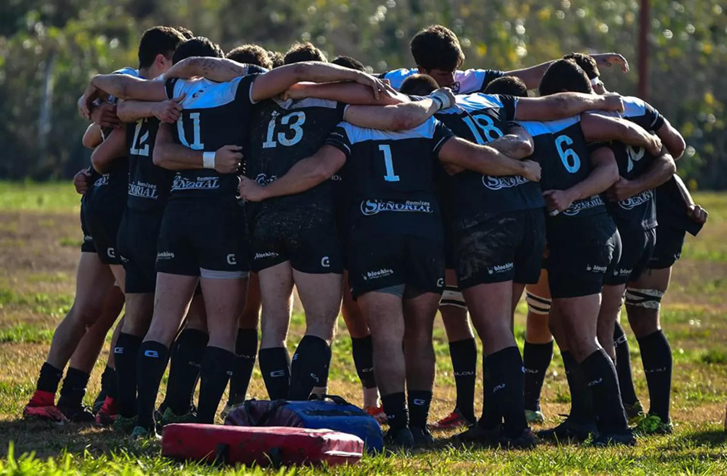 Jugadores de Universitario de La Plata fueron sancionados por el Club.