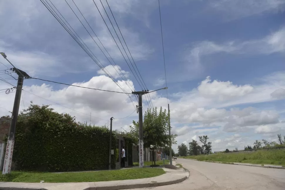 LUGAR DEL HECHO. Más allá del mal momento que vivieron, los familiares que estaban en el domicilio no resultaron heridos por los asaltantes. la gaceta / fotos de franco vera