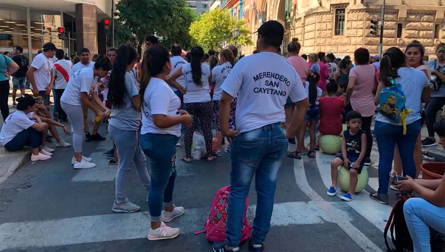 Protesta y corte frente a la Anses