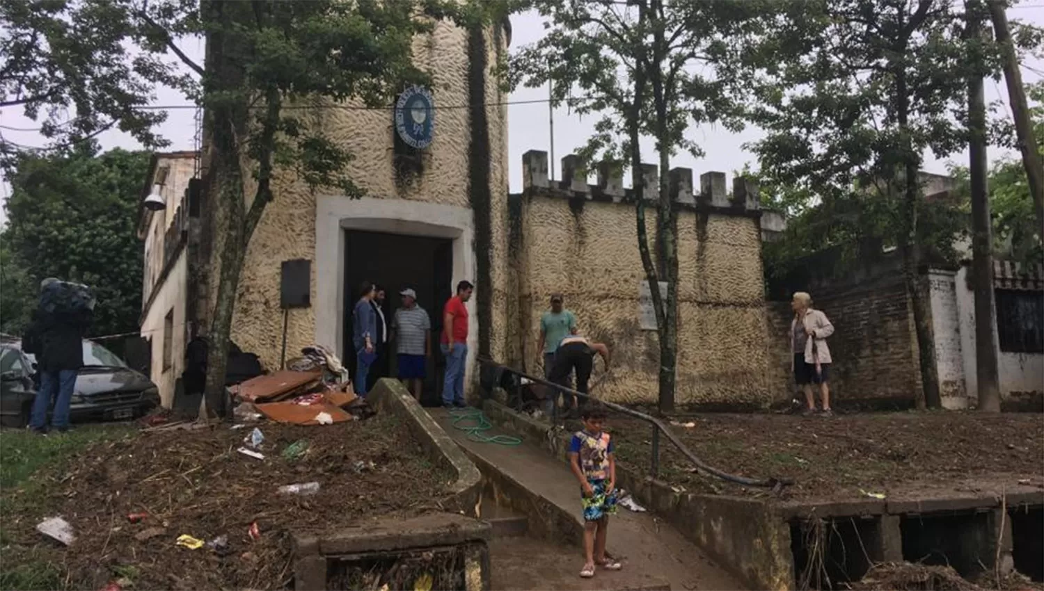 La comisaría del barrio Marti Coll sufrió una inundación sin antecedentes. LA GACETA/FOTO DE AGUSTINA GARROCHO