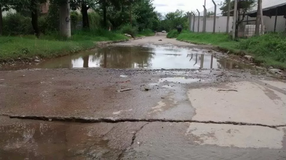 Tras las lluvias muchas calles quedaron intransitables / ARCHIVO