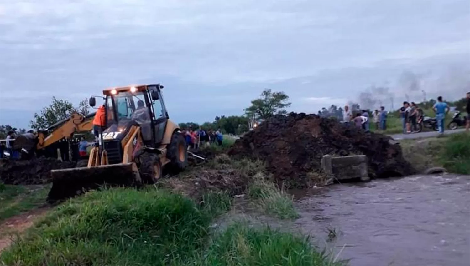 El agua que cayó en otras localidades inundó Ranchillos y cortó rutas