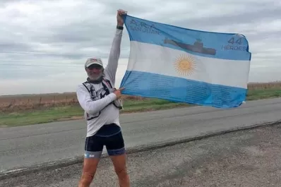 Subió el Aconcagua para homenajear a las víctimas del ARA San Juan