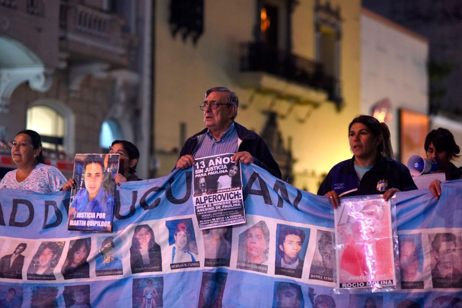 SIEMPRE AHÍ. Religiosamente, cada martes los familiares marchan exigiendo justicia frente a Casa de Gobierno.