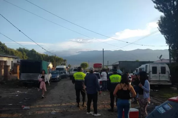 El Mollar: habilitan un Whatsapp para que los vecinos avisen cuando vean jóvenes haciendo lío