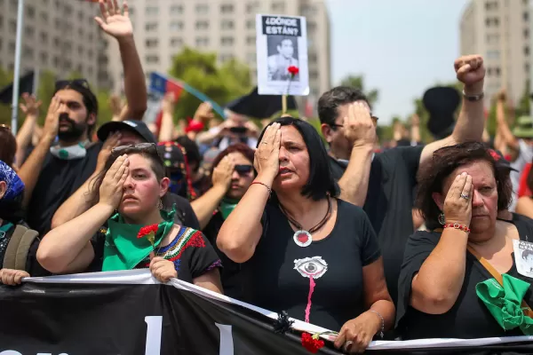 Las protestas no cesan en Chile y Piñera espera la sanción de una ley antisaqueos