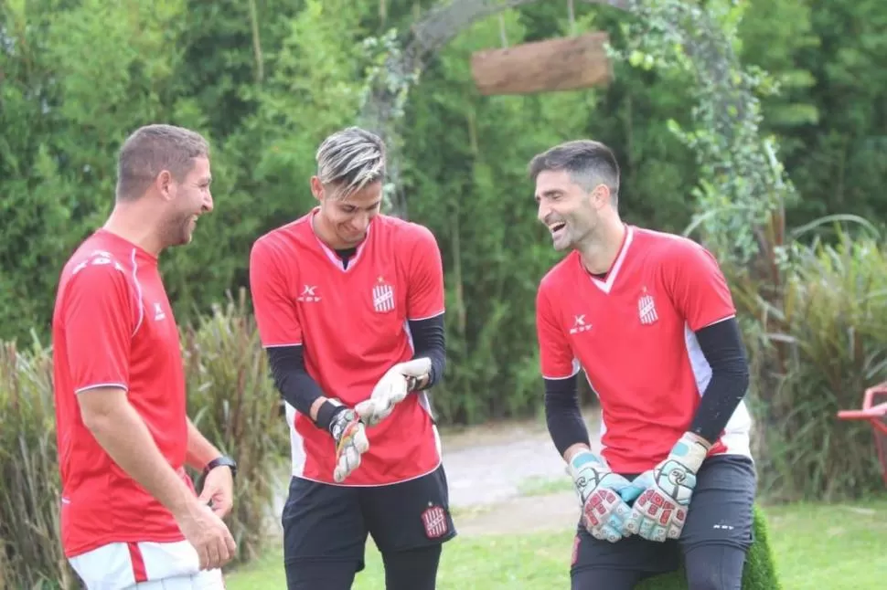 MANO A MANO. Gonzalo Rodríguez encara a Lucas Diarte durante uno de los entrenamientos en el hotel Los Arcos de Perico. fotos de alejandro cruz - prensa casm 