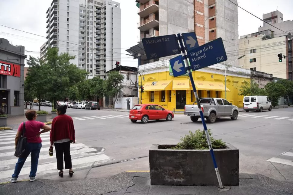TESTIMONIOS. Los vecinos confirmaron que los arrebatos son frecuentes. la gaceta / foto de ines quinteros orio   