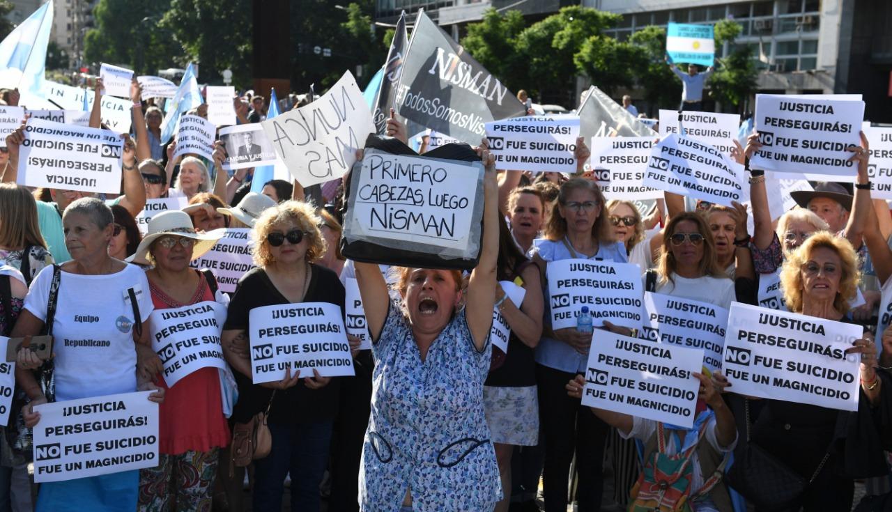 Fue asesinato, la principal hipótesis de los tucumanos en la marcha de Nisman