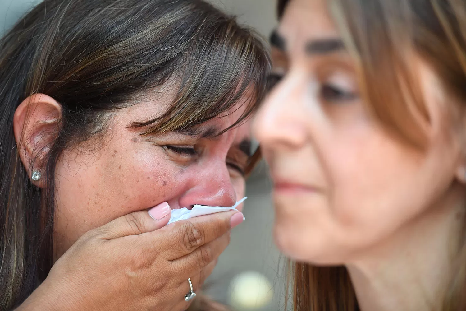 VELATORIO. Familiares despiden deconsoladamente a Fernando. TÉLAM