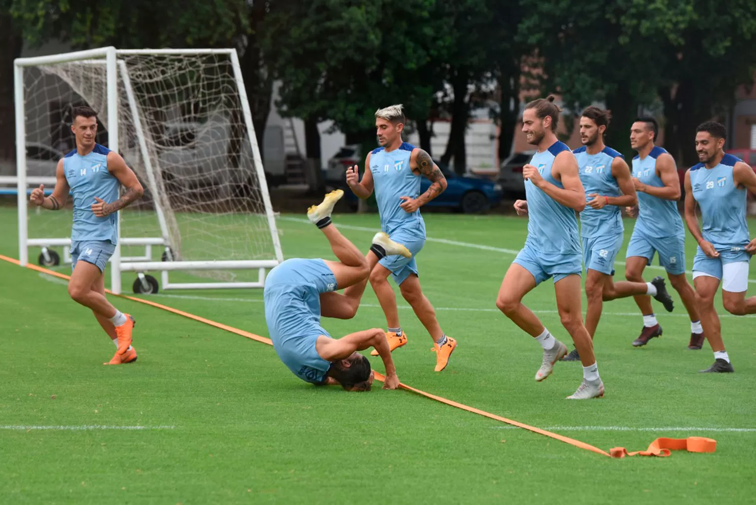 EN MARCHA. El plantel se entrenó esta tarde en el complejo de Ojo de Agua. LA GACETA / DIEGO ARÁOZ