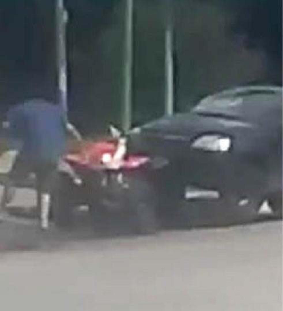 ESQUINA. Los agresores se encontraron en una estación de servicio.