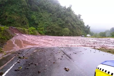 Videos: así se producía uno de los derrumbes y así está ahora la ruta 307