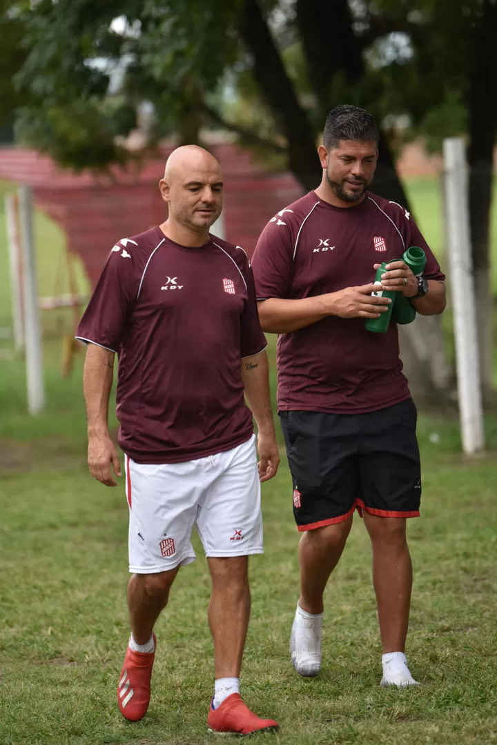 CONTRA EL RELOJ. Sergio Gómez y Favio Orsi desean conseguir rival para que San Martín sume minutos de fútbol. la gaceta / foto de Inés Quinteros Orio