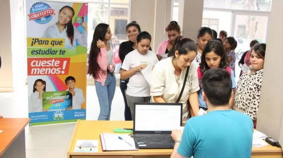 DESDE MARZO. Los plásticos se retiran de la oficina a cargo del BEG y del BUG, en San Lorenzo 1.270. ARCHIVO