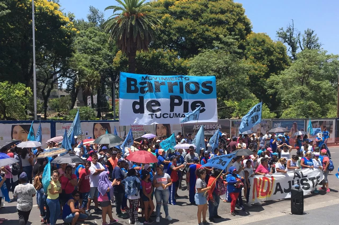 MANIFESTACIÓN. Barrios de Pie frente a Casa de Gobierno. Foto Ines Quinteros / LA GACETA.