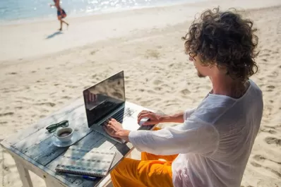 Cada año resulta más difícil para los argentinos desconectarse del trabajo durante las vacaciones