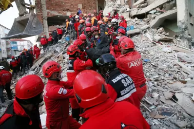 Terremoto en Turquía: 21 muertos, más de 1.000 heridos y varios edificios derrumbados