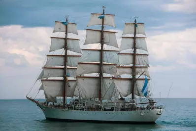 La Fragata Libertad amarró este mediodía en Mar del Plata