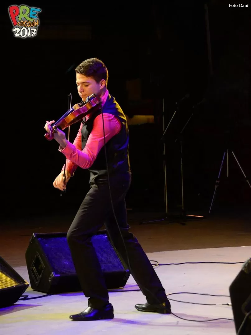 INTÉRPRETE Y COMPOSITOR. Mora se expresa íntegro en “Mi sentir”.  