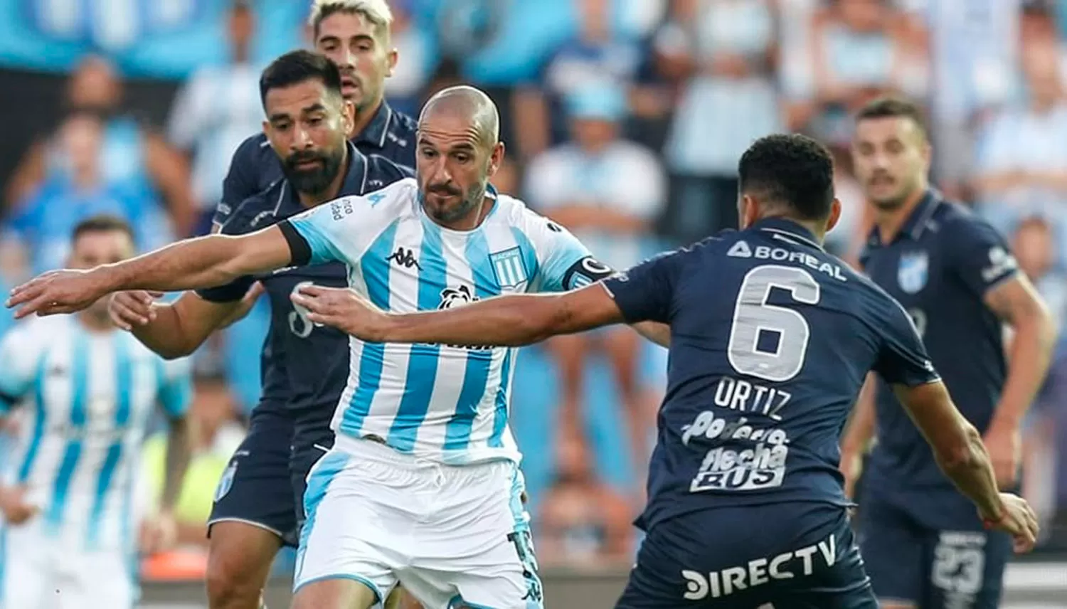 REINICIO DEL TORNEO. Atlético enfrentó a Racing de visitante en Avellaneda.