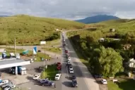 Video: así esperaban decenas de vehículos sobre la ruta de Tafí del Valle